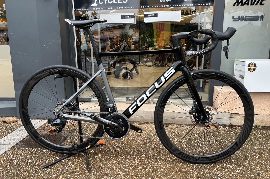 Vélos de route Focus Izalco Max