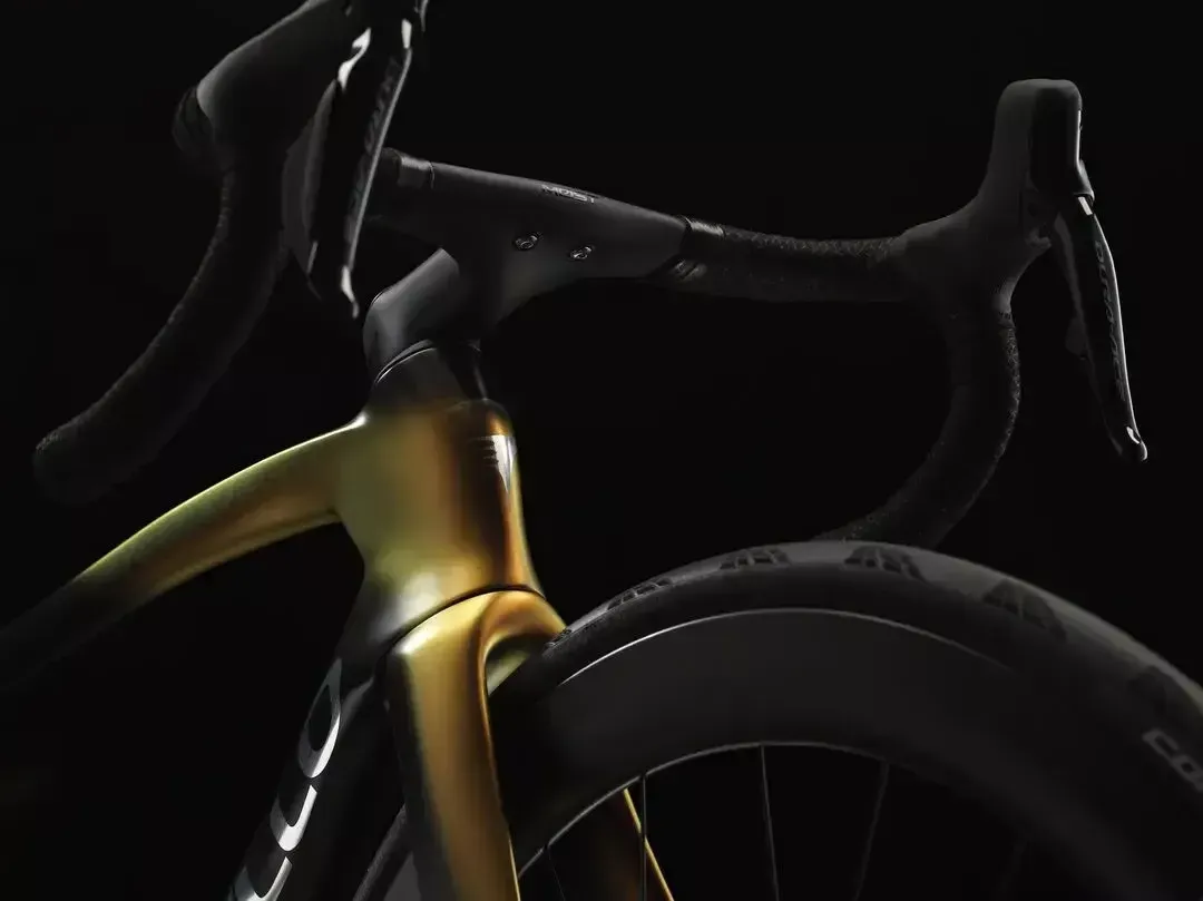 Logo Rétro Avant Vélo Pinarello en Métal pour cadre
