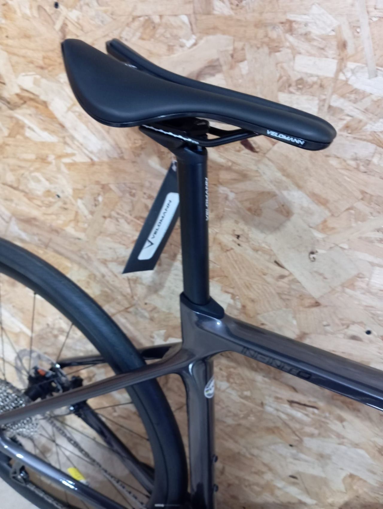 Vélo De Route Bianchi Infinito XE Occasion - Carbone Taille 55 Cm, Shimano 105 DI2, Freins à Disque